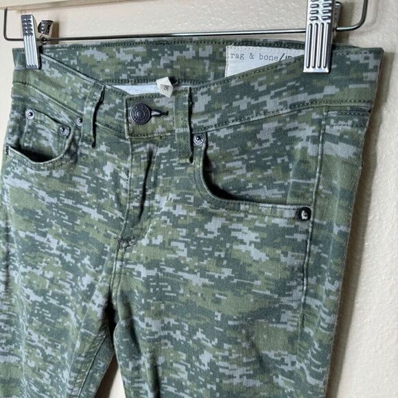 Rag & Bone Jeans Women's 25 Green The Skinny Pants in Digital CAMO Raw Hems - Picture 5 of 16